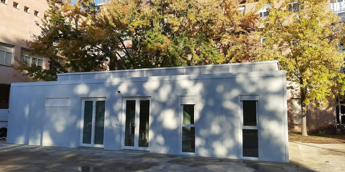 edificio modular exterior ampliacion del Grado de Medicina de la UPNA